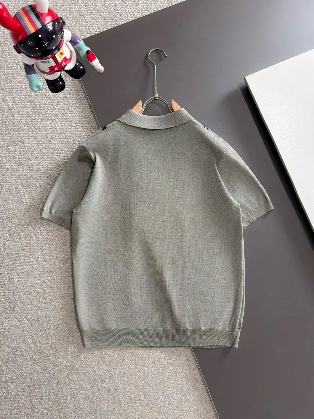 Next day shipping P165 Mouth-mounted High Quality 2026 Summer New Arrival Men's Short Sleeve T-shirt Made of combed cotton yarn knitted cotton fabric, pure cotton high-weight special yarn, it feels full of weight when weighed, and the upper body is more textured than ordinary T-shirts. This texture can cope with the weather easily and is suitable for both hot and cold! The pattern on the chest adopts three-dimensional embroidery technology, and is perfectly produced stitch by stitch with reference to the original version! Loose fit design, looks noble. Size: M to XXXL